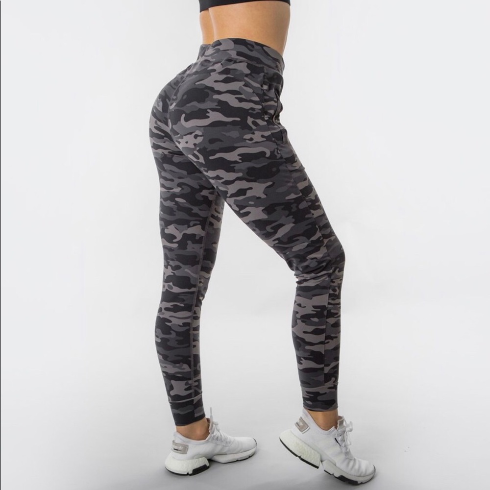 NWT Alphalete grey camo joggers Small